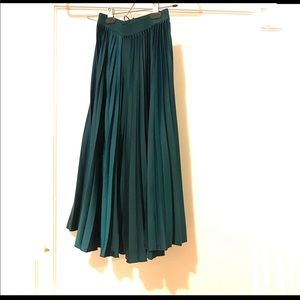 Deep green accordion midi